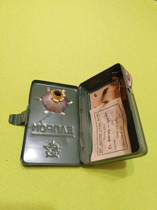 Продавам два фенера.