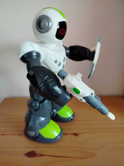 Детски робот с движение, звук и светлини, автобус, часовник на Бен Тен