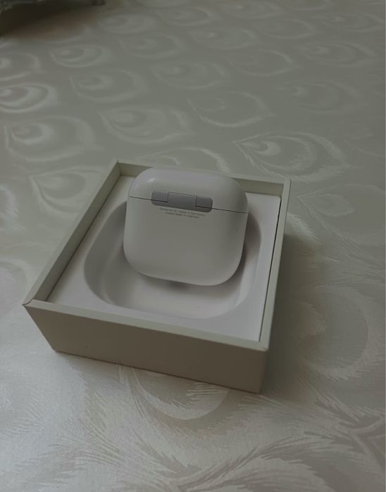 Airpods 4 с шумоподавлением