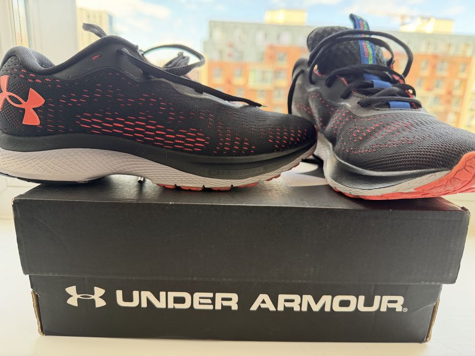Продам кроссовки для спорта Under Armour 35размер.