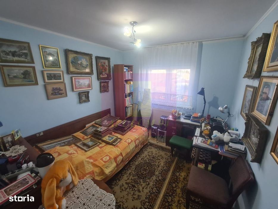 Apartament cu 3 camere de vanzare in Campina - Zona Centrala