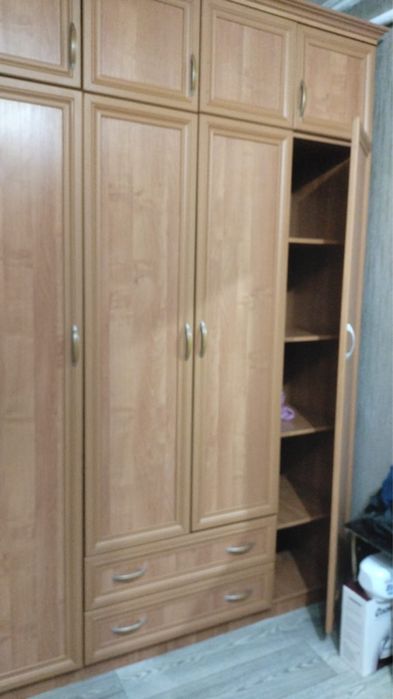 Шкаф почти новый