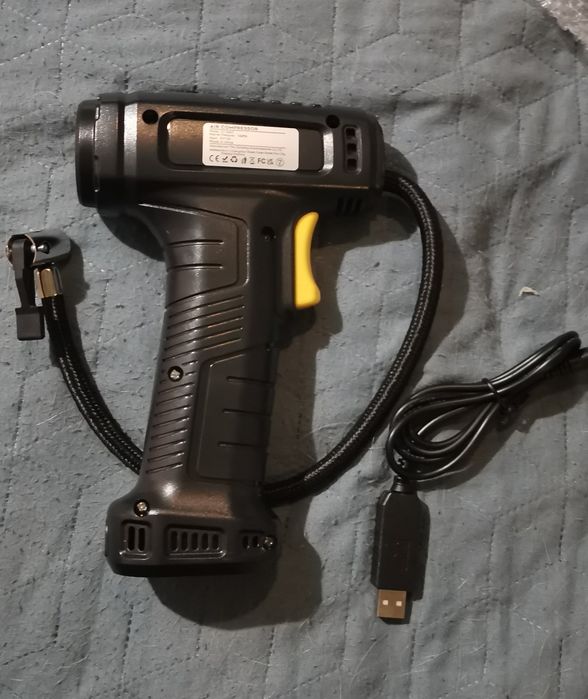 Compresor auto cu acumulator
