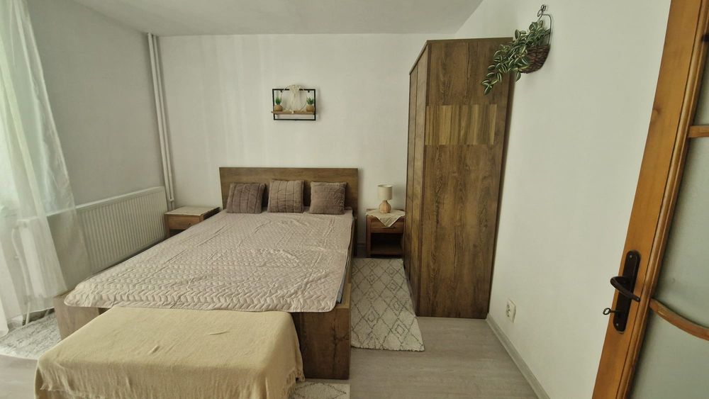 Vand apartam 2 cam precista parter cu balcon