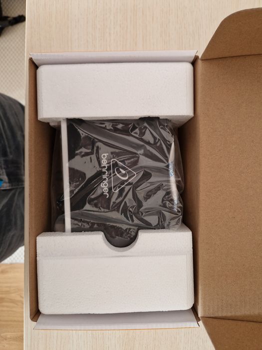 Аудио интерфейс Behringer U-Phoria UMC202HD