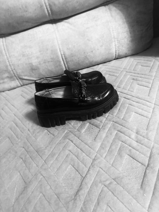 Куртка косуха и лоферы на девочку