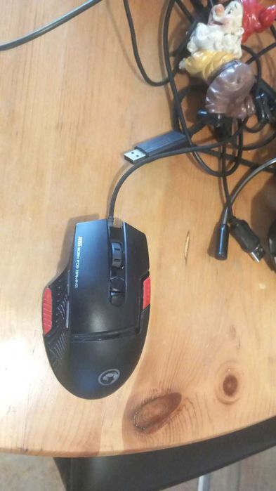 комплект слушалки, мишка и клавиатура