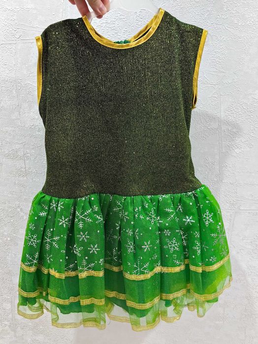 Продам новогоднее платье на 2-3 года