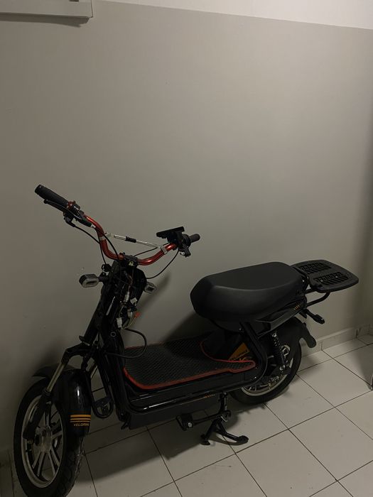 Электроный скутер