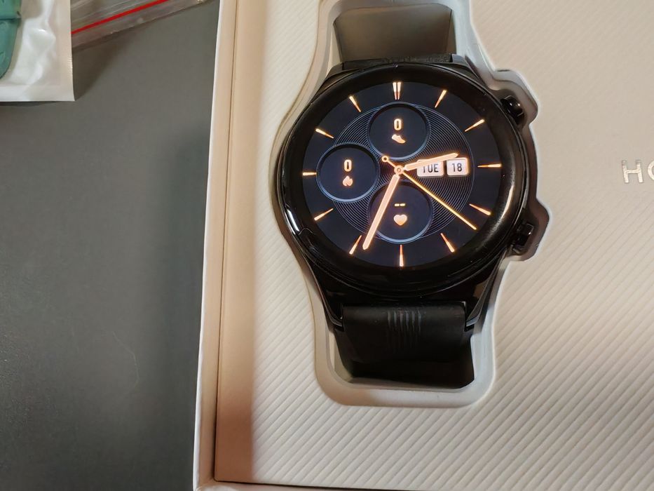 Смарт часовник HONOR