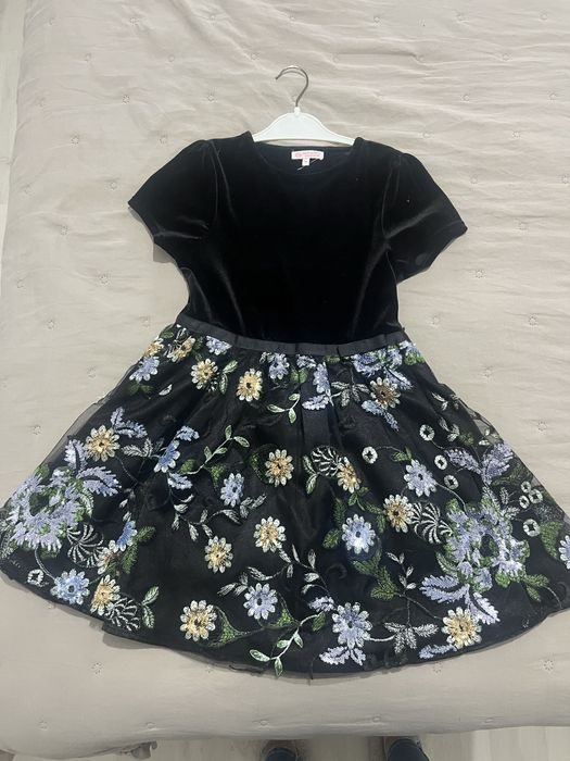 Детска рокля на цветя и пайети