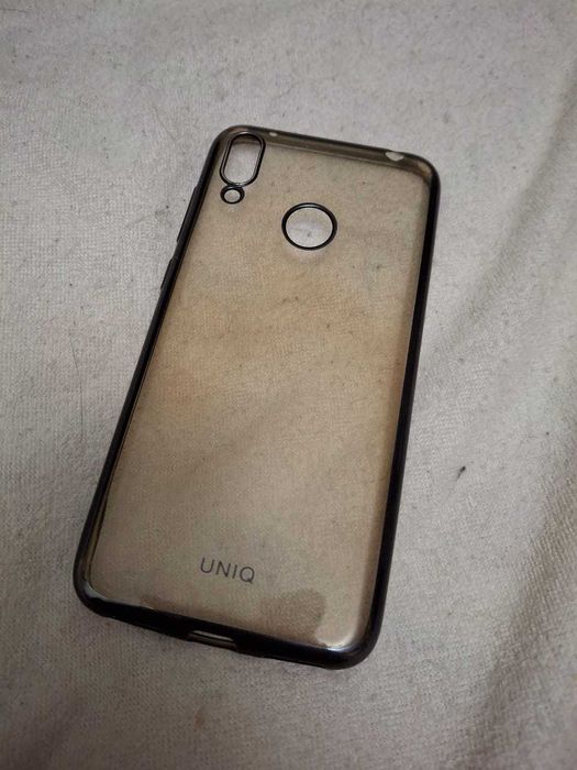 Продам смартфон  HUAWEI Y7 2019