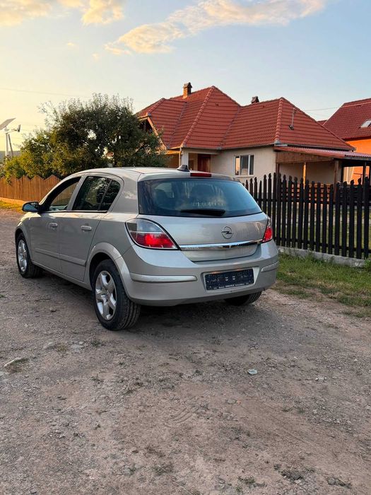 Auto Opel astra h