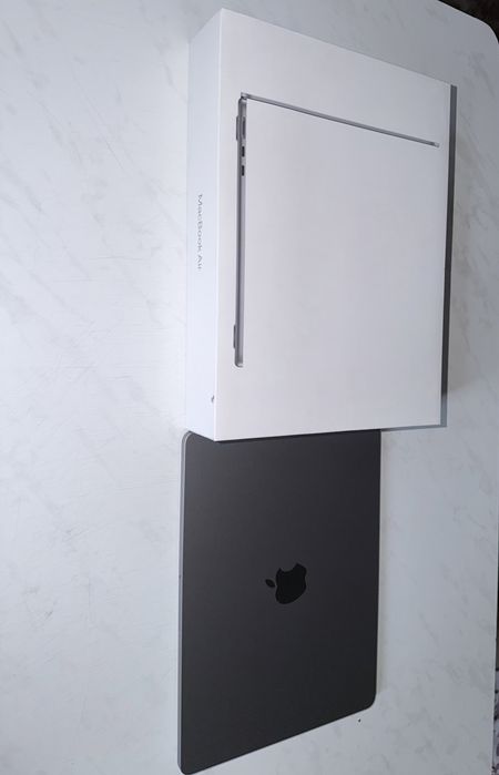 13-inch MacBook Air with Apple M2 chip 8GB/256GB