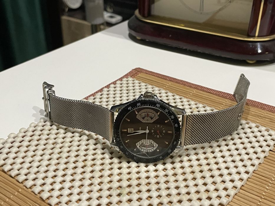 Ceas automatic cu cadran negru