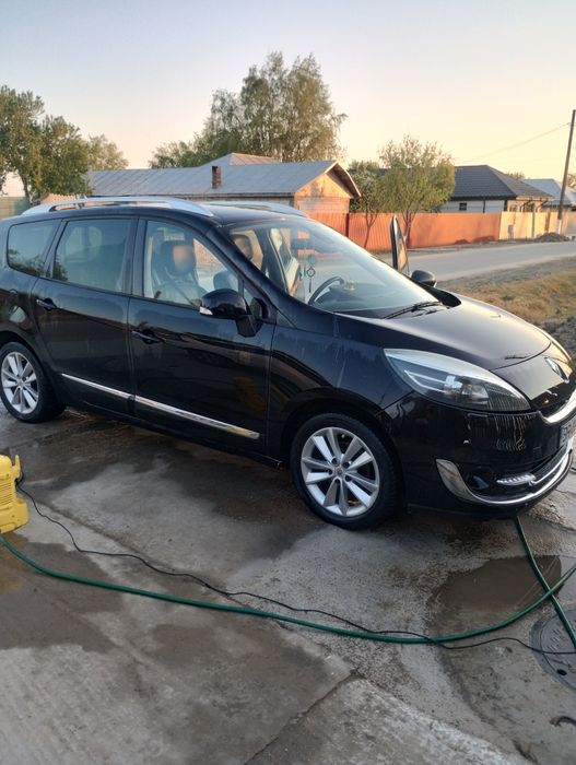 Vând Renault Espace scenic anul 2012