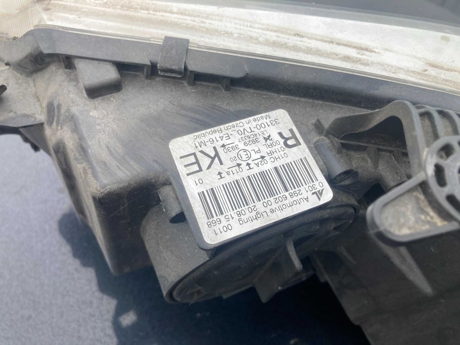 Десен фар хонда сивик 9та генерация