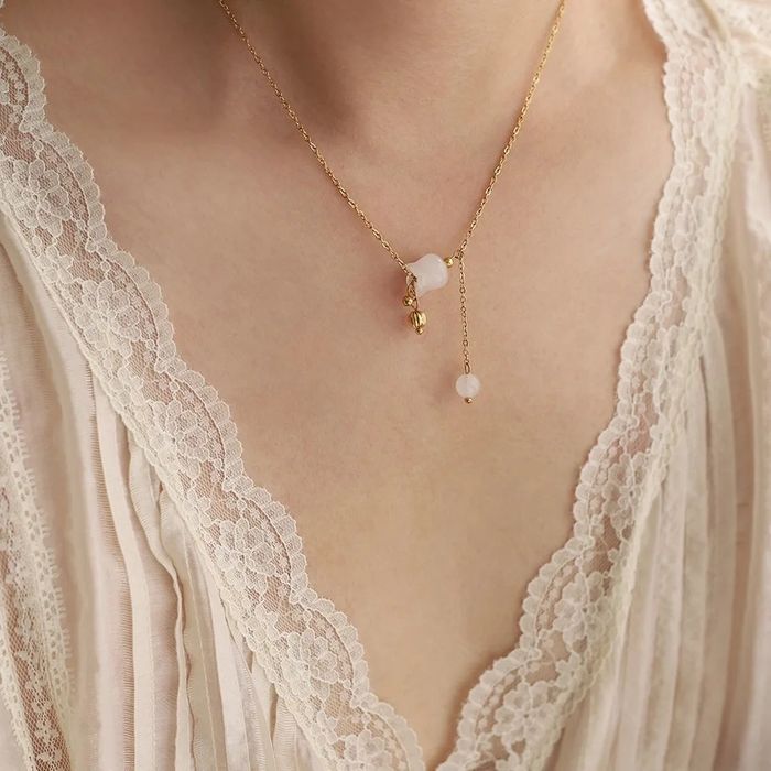 Колие медальон с цветя от кварц титанова стомана бижу синджирче