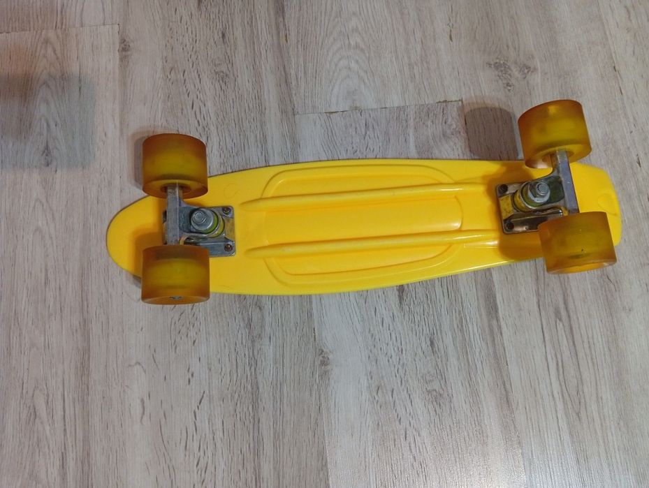 ярко желтый пенниборд