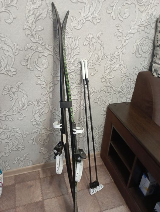 Продам детские лыжи