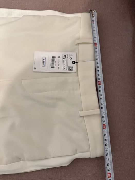 Pantaloni loose fit eleganți butter cream din stofă cu vipușca Zara XS