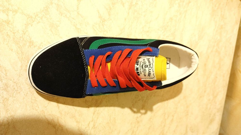 Vand tenisi tip Vans noi,comozi stare impecabila
