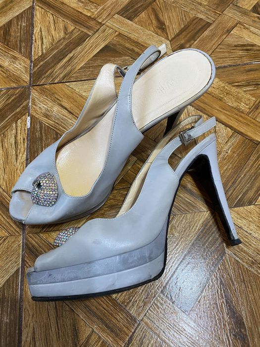 Одежда и обувь продам