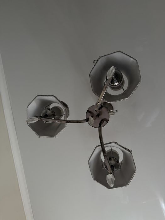 Срочно продам люстру