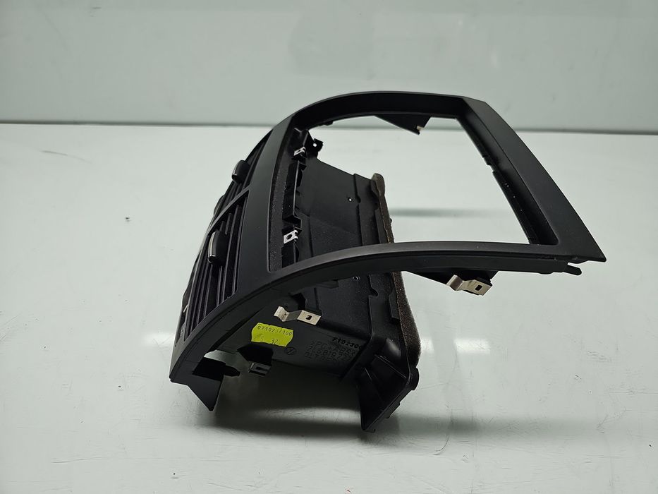 Grila aerisire centrala Volkswagen Touareg (7LA, 7L6) [Fabr 2003-2010]