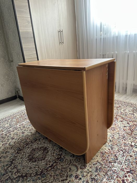 Стол раскладной,практичный