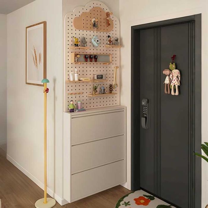 Узкий обувной шкаф из металла – безопасные сглаженные углы