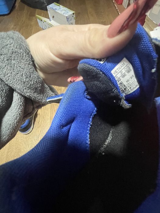 Vand incaltaminte baietel.