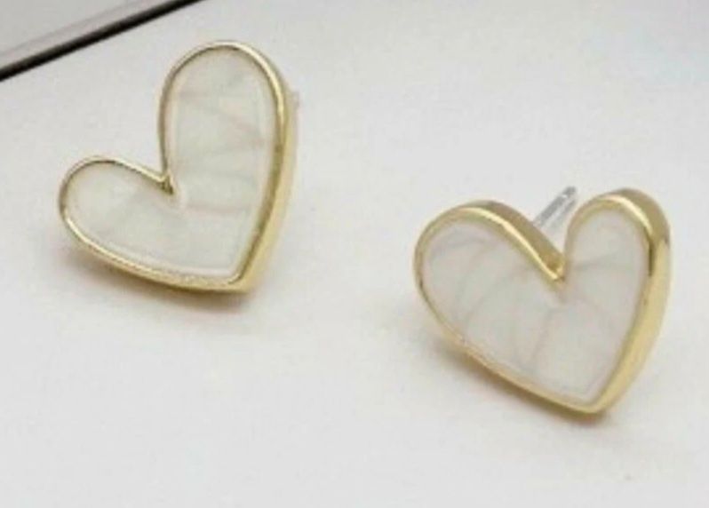 Продам шкатулку с разными украшениями 3000т