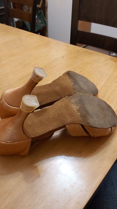 Обувки за латино танци