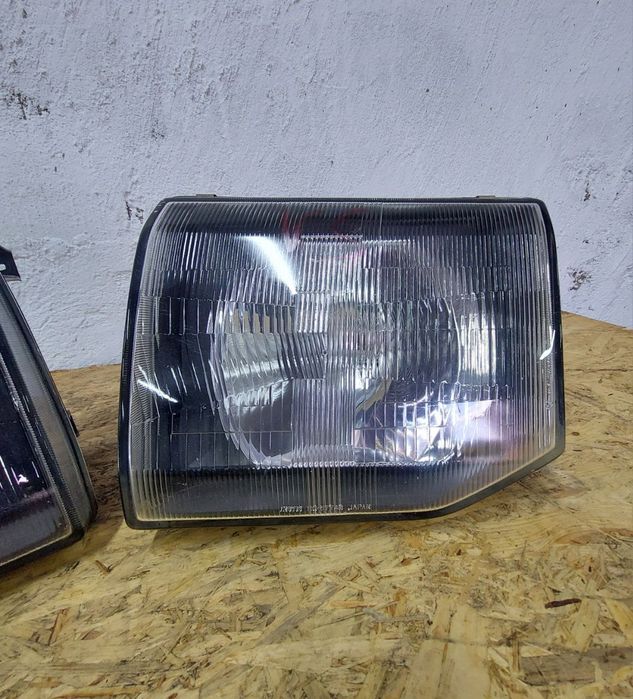 Фары передние Митсубиси Паджеро 2