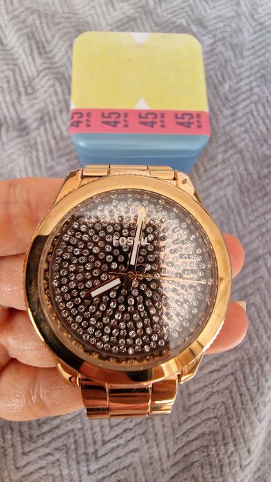 Дамски часовник Fossil с камъчета