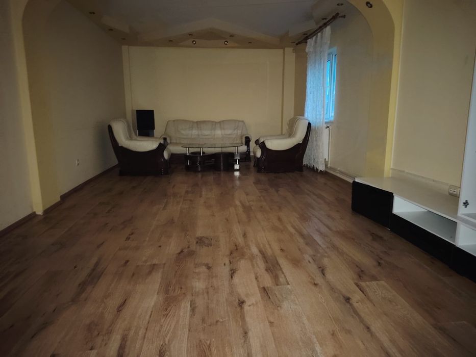 Imchiriez vila 5 camere,2 bai, bucatarie