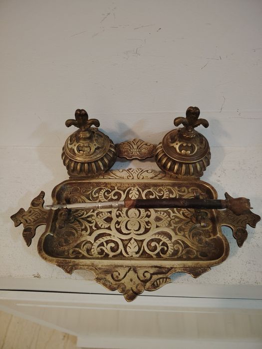 Superbă sculptură realizată din bronz masiv pe soclu de marmură reprez