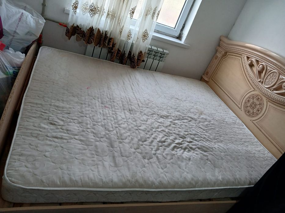 Спальный кровать