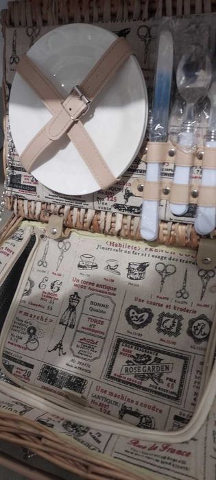 Ратанова Кошница за Пикник За Двама