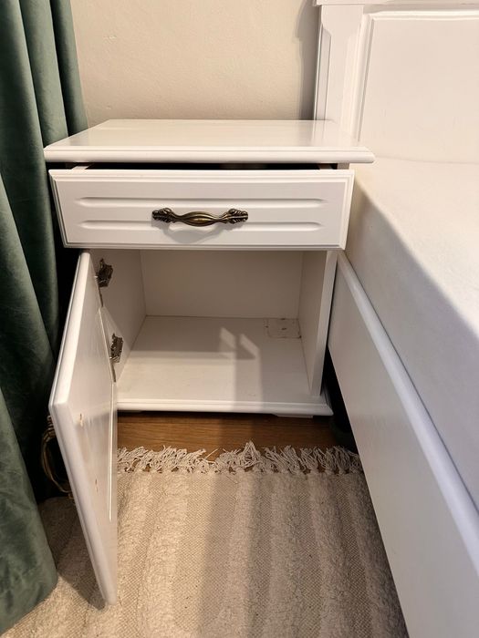 Pat din lemn de fag masiv– 140 x 200 cm, cu noptiere și saltea