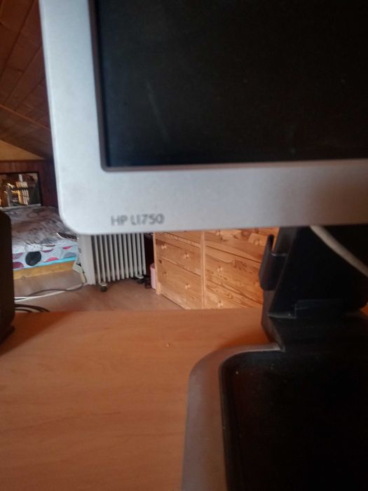 Продавам монитор HP