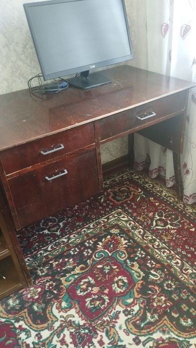 Продается стол письменный, Румыния.