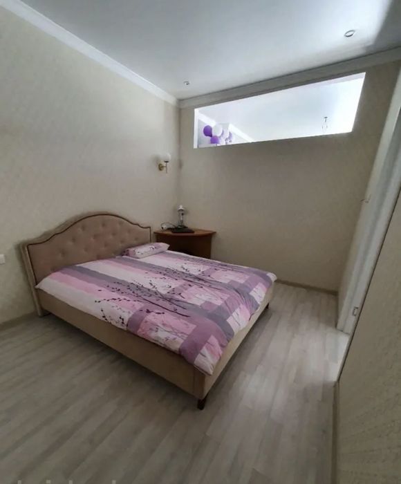 Продам двуспальную кровать с матрасом