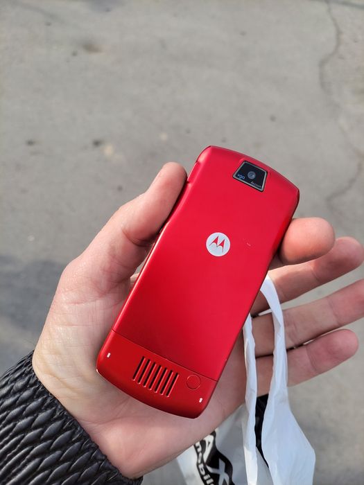 Motorola L7 red sotladi