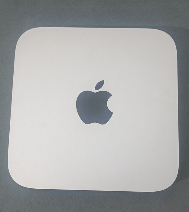 Mac mini 8gb RAM 256gb серебристого цвета