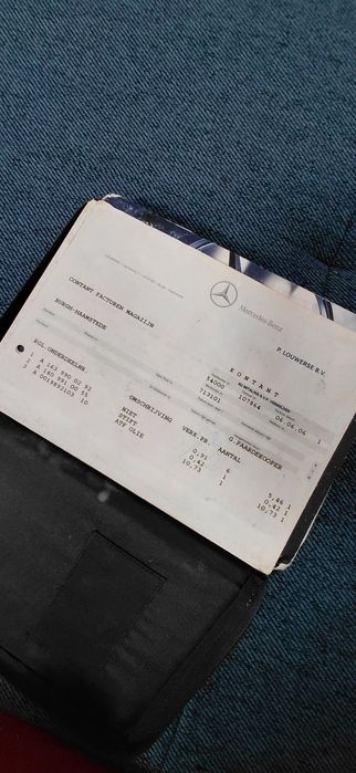 Документа за Mercedes-Benz и емблема