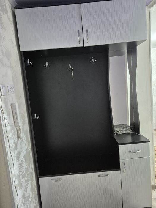 Продам прихожку в хорошем состоянии.