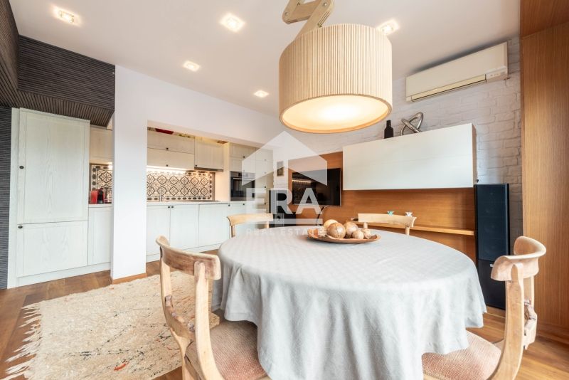 Продава се Двустаен апартамент в Варна, Център - 60 кв.м за 4834 €/кв.м - Снимка #3