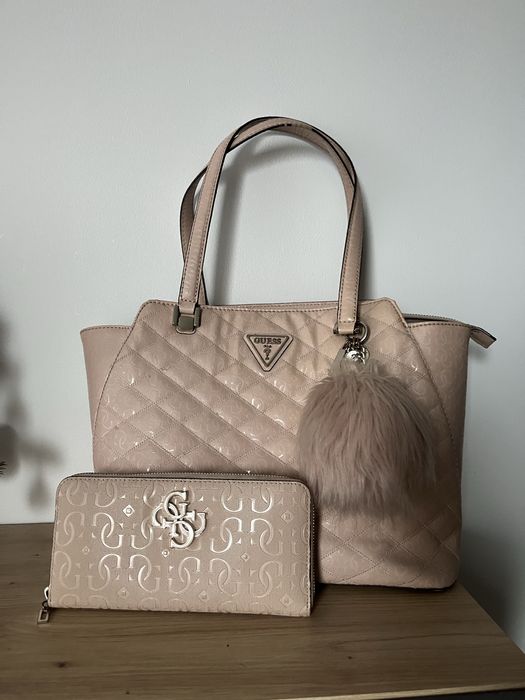 Портмоне и чанта Guess